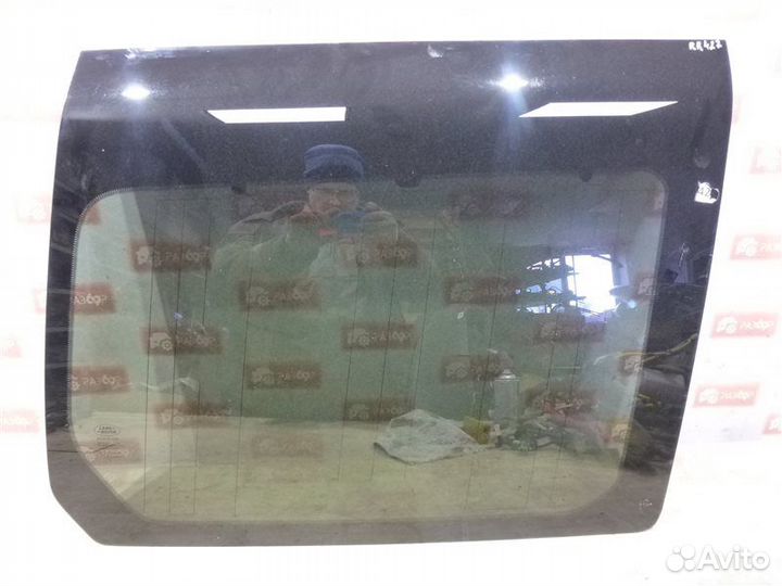Стекло заднее правое Land Rover Discovery L319