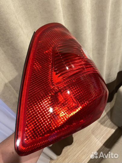 Задний правый фонарь skoda fabia 2