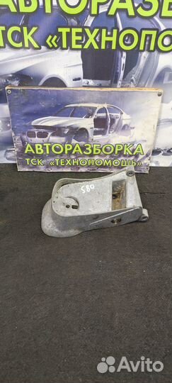 Задний кронштейн двигателя Volvo S80