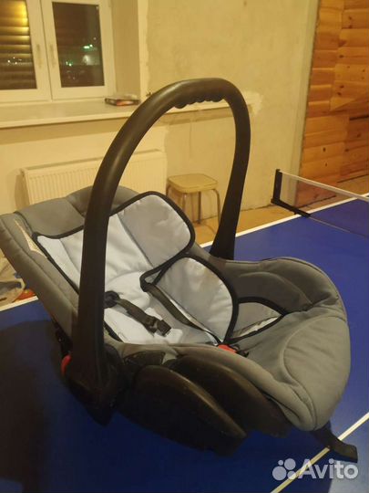 Автомобильное кресло