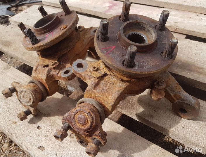 Кулак поворотный передний Тойота Карина ST190