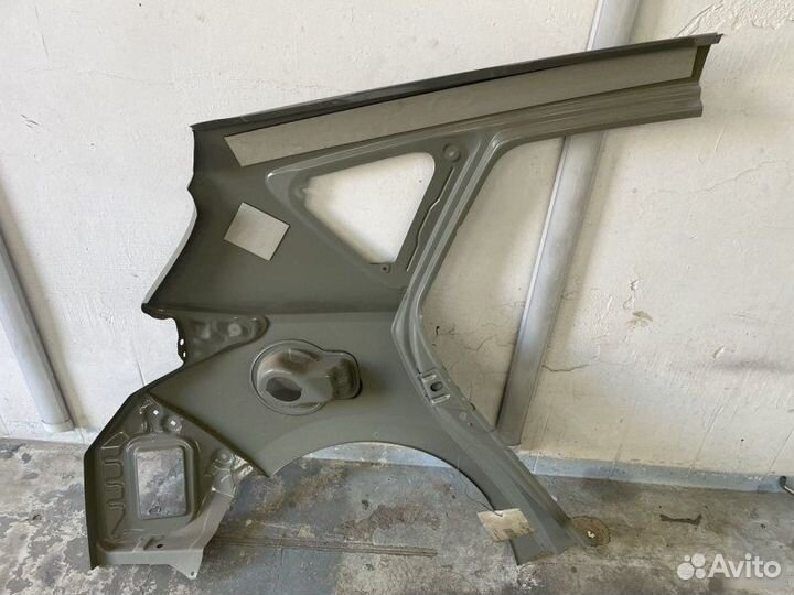 Крыло заднее левое Toyota Auris E18