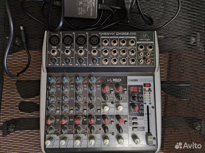 Микшерный пульт Behringer qx1202
