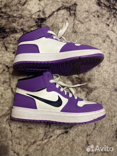 Кроссовки женские