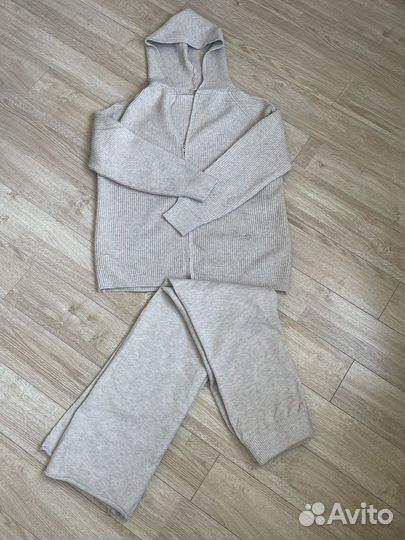 Костюм женский на замке