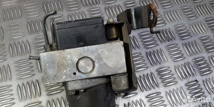 Блок абс 819006790 Toyota Land Cruiser (J100) 1998-2007 года