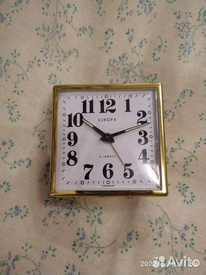 Часы будильник