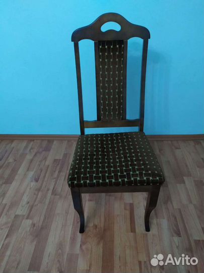 Продается стол со стульями