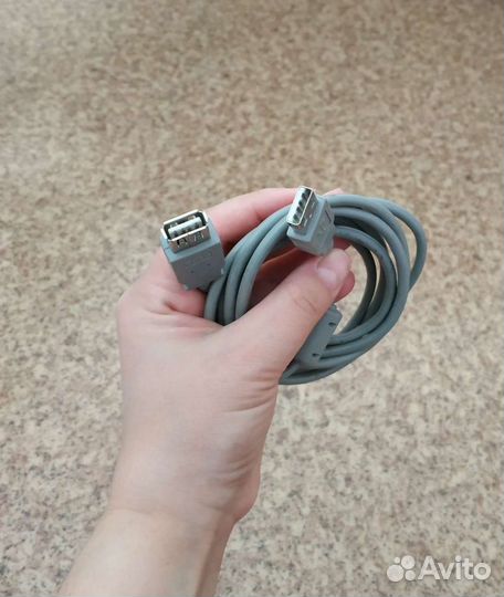 Кабель для компьютера и телефона