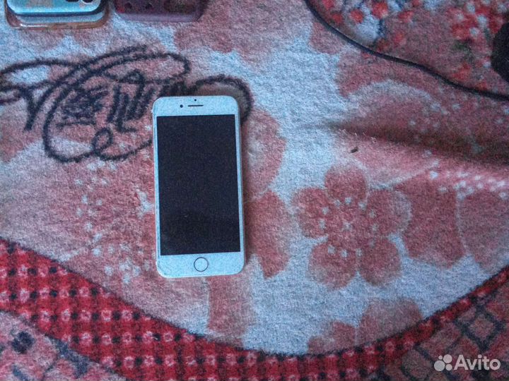 Телефон iPhone 7