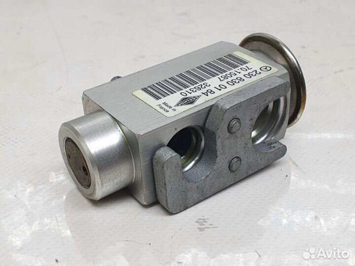 Клапан кондиционера Mercedes-Benz C W204 6.3 2009