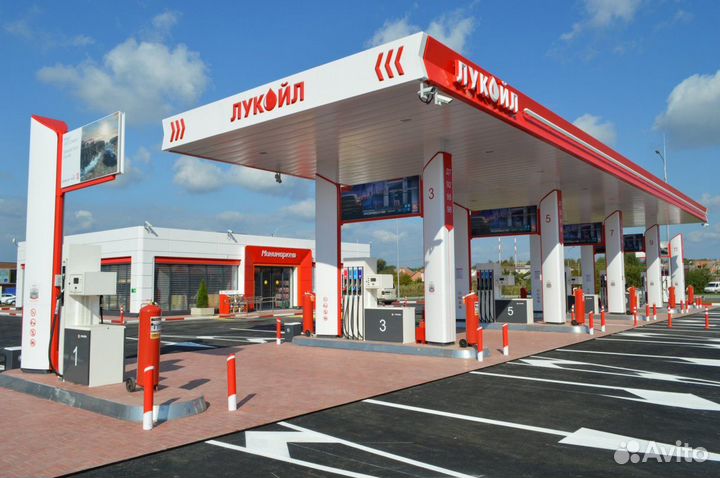 Заправщик на АЗС лукойл
