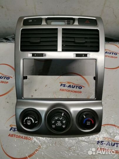 Консоль магнитофона Kia Sportage 2 2.0 G4GC 2005