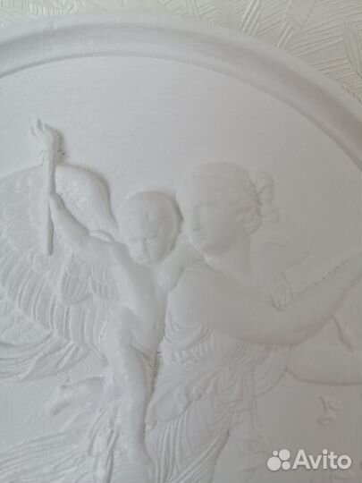 Богиня дня, рельеф