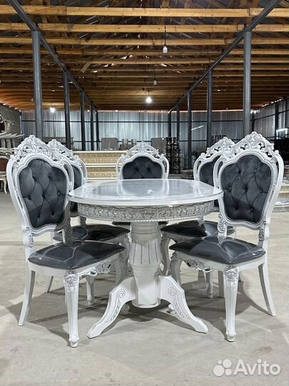 Кухонный стол и стулья