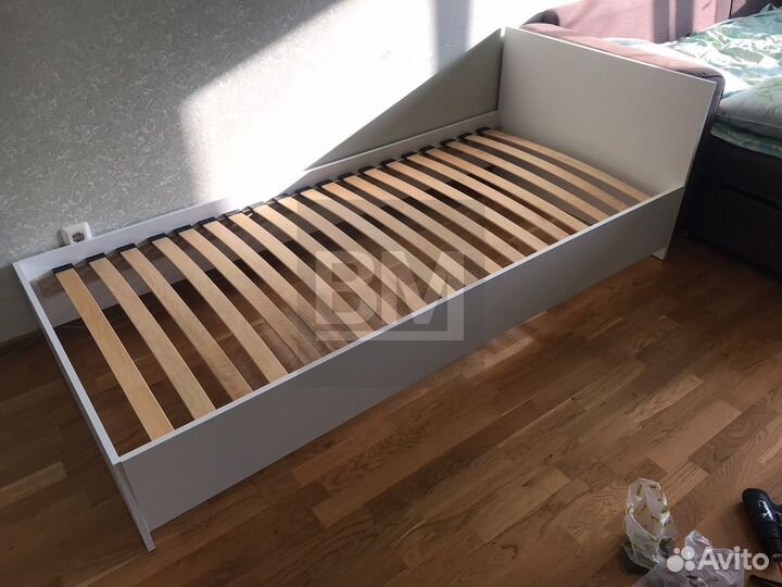 Кровать белая односпальная 90х200