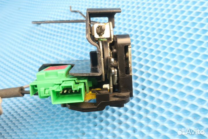 Замок двери передний левый Hyundai Solaris 1