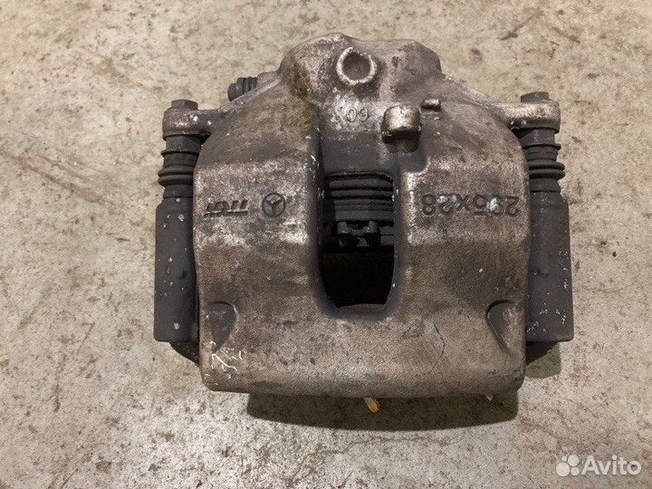 Суппорт передний левый Mercedes-Benz C-Class W204