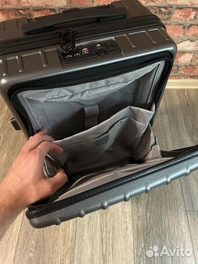 Чемодан с отделением для ноутбука