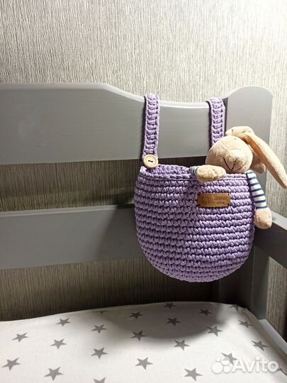 Вязаная корзинка на детскую кроватку