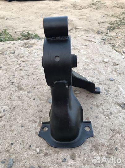 Подушка двигателя Mitsubishi Lancer