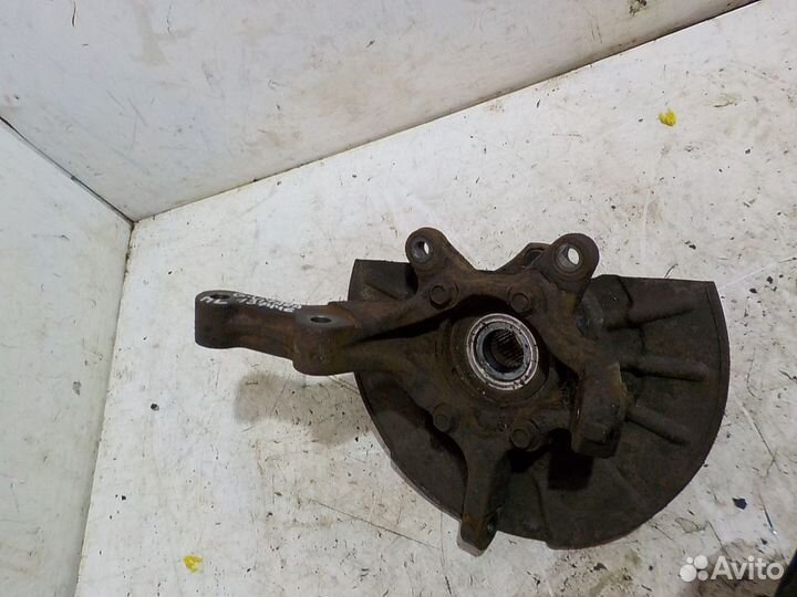 Кулак передний левый Suzuki Grand Vitara