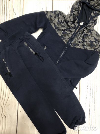 Костюм спортивный мальчику 8-9 лет