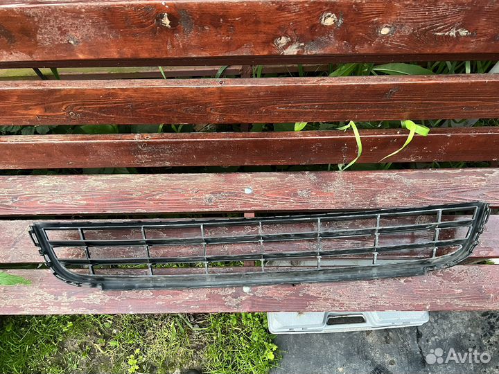 Решетка бампера Volkswagen Jetta 6