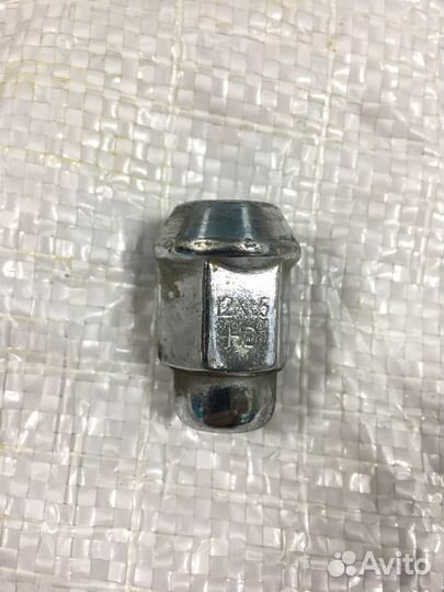 Гайки крепления колес