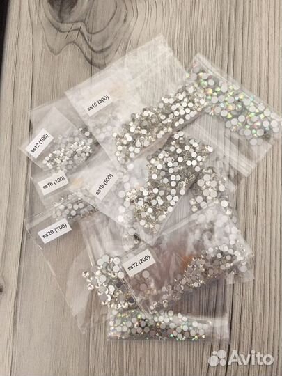 Камни, стразы