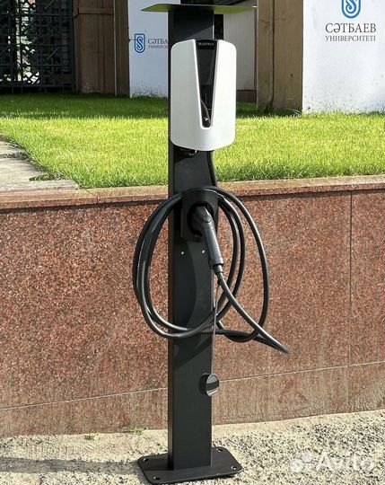 Стойка для зарядной станции электромобиля