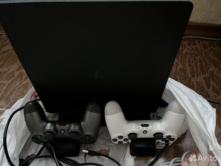 PS4 500gb, с играми и джойстиками