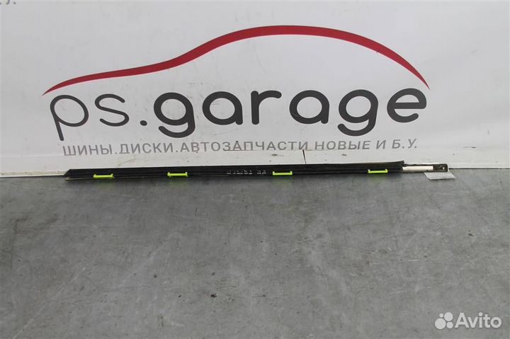 Молдинг стекла передней правой двери Honda C-RV