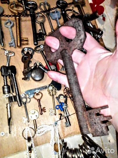 Коллекция ключей старинных