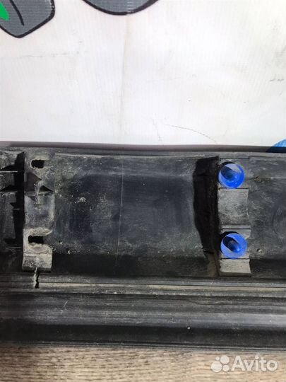 Накладка двери передней левой Land Rover Discover