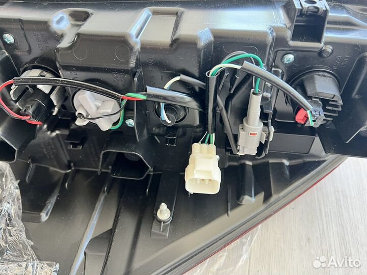 Фонари задние Toyota Hilux