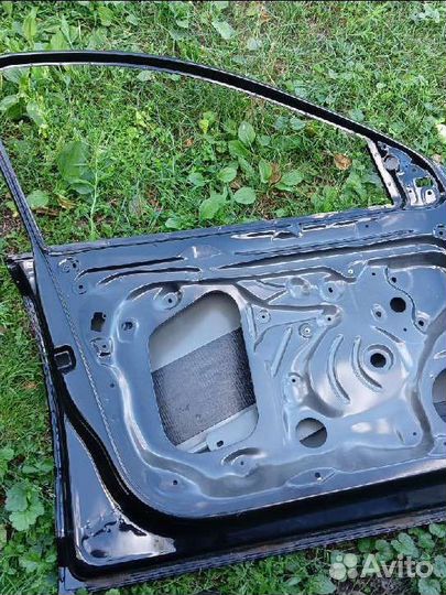 Skoda rapid левая передняя дверь