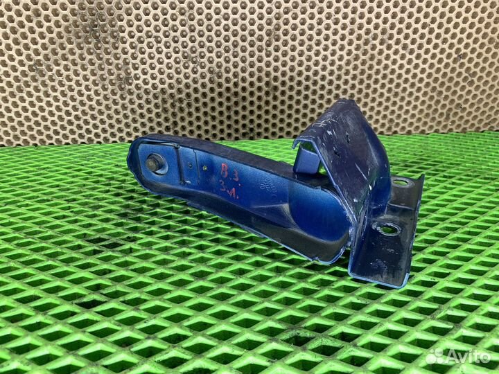 Кронштейн замка сидения з. л. Volkswagen Passat b3