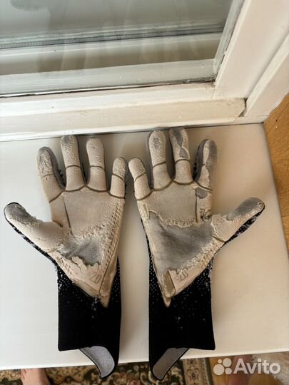 Вратарские перчатки