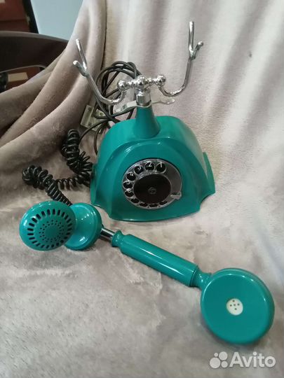 Старый стационарный телефон СССР