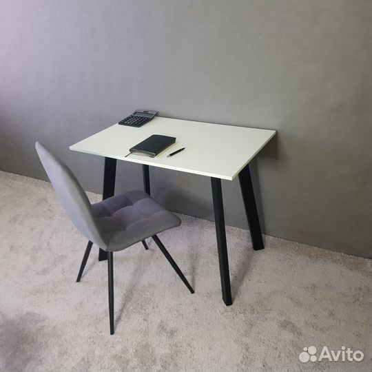 Письменный стол Ник 90*60 см. Черные ножки