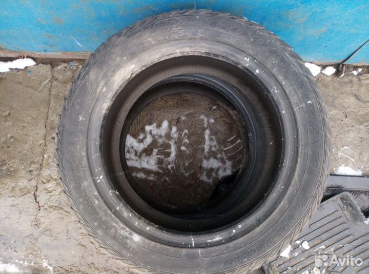 Goodyear UltraGrip Extreme 215/55 R17