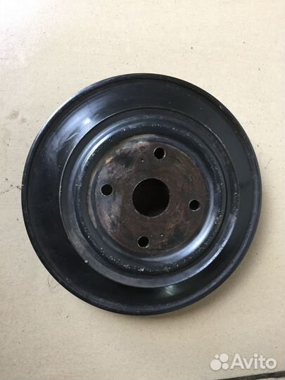 Шкив помпы Mitsubishi Montero Sport 1