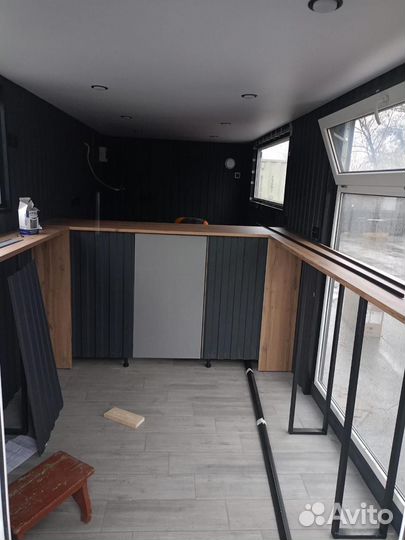 Кофейня из морского контейнера