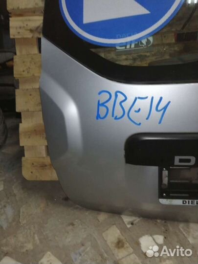 Renault Duster крышка багажника в сборе Серебро