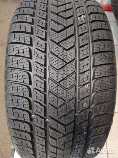 Pirelli Scorpion Winter 275/45 R21