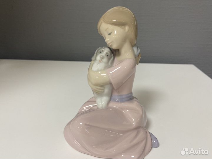 Статуэтка фарфор