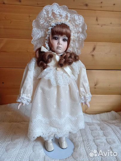 Кукла фарфоровая коллекционная