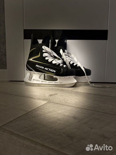 Коньки хоккейные