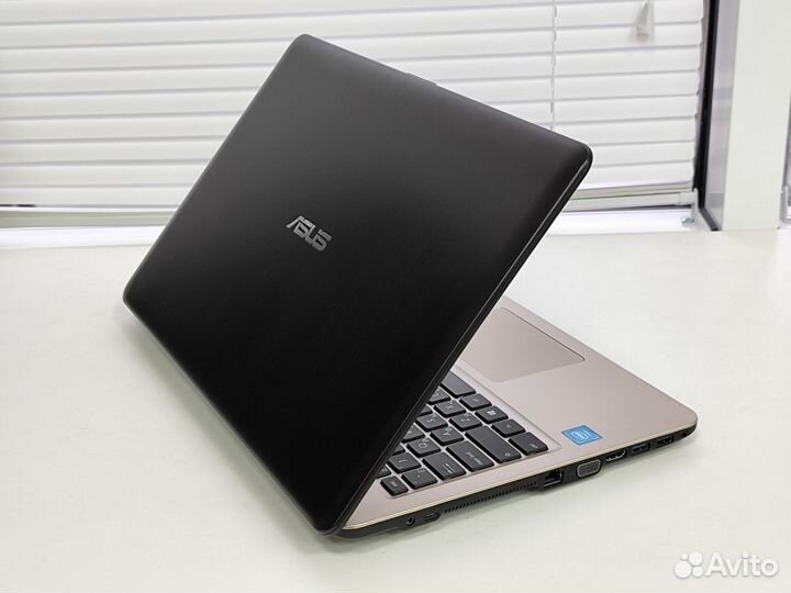 Современный ноутбук Asus